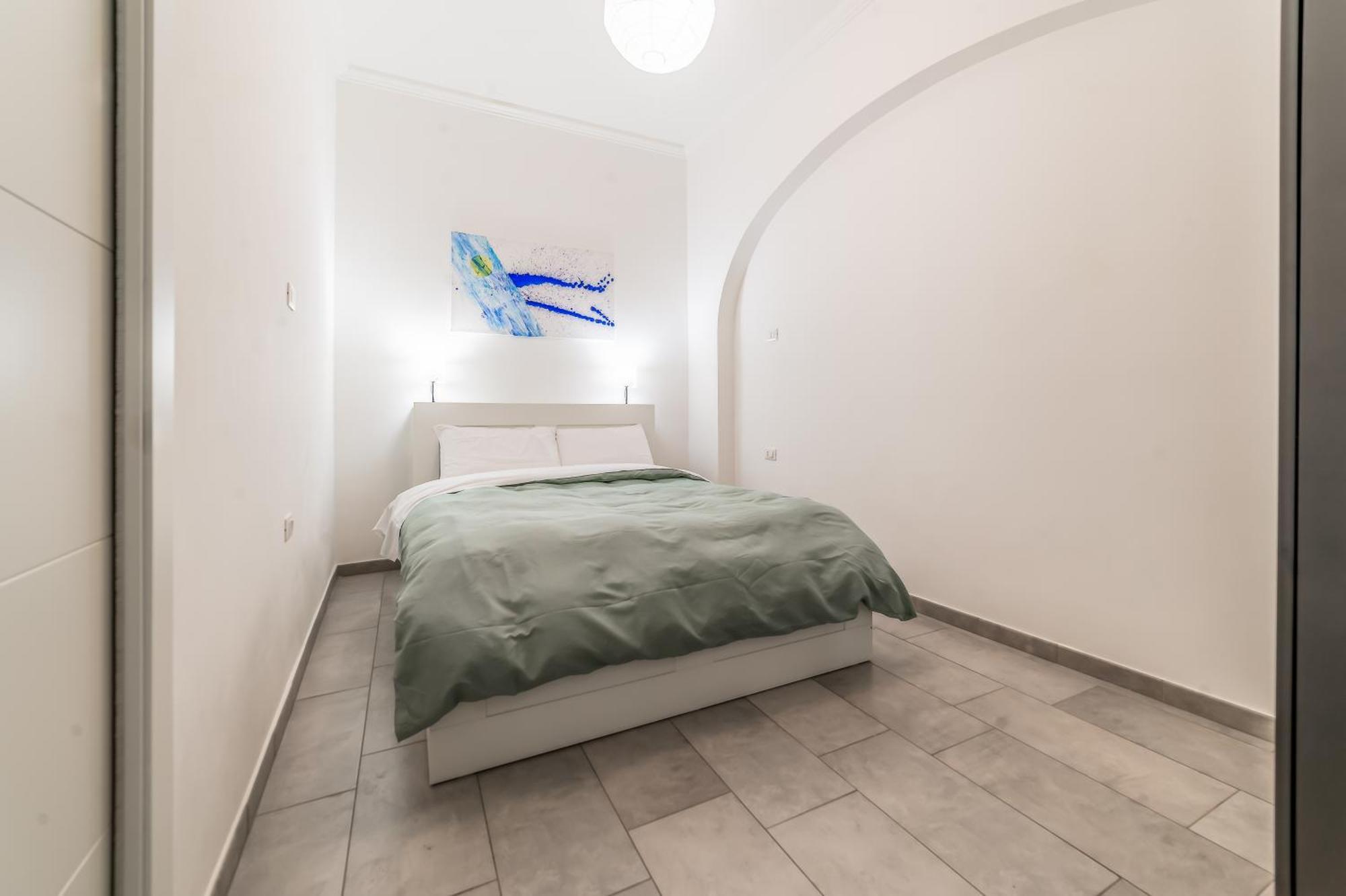 Stylish And Close To Metro Appartement
